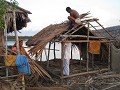 Sundarban boottocht, huisje in wording te Joymoni 