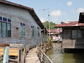 'plankenstraatje' van Kampong Ayer bij hoog water