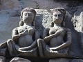 tempelbezoek dag 3 - mooi bewaarde beelden te Bant