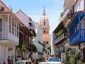 Cartagena, smalle straatjes, balkonnetjes en toren