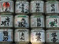Tokyo, Meiji shrine, vaatjes Sake verpakt in stro