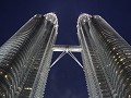 Petronas Twin Towers in de avondschemering