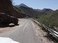 één van de rotsblokken op de weg naar Batopilas
