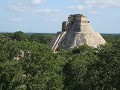 Maya site Uxmal - gelegen in een groene omgeving