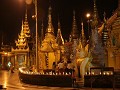 Shwedagon Pagoda : om 18.00 u worden rondom ontelb
