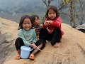 poserende kinderen in het dorpje Thao Do
