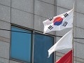 de bovenste vlag is deze van Zuid-Korea