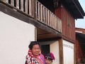 een vrouw van het Lisu-volk met de kleine Johan