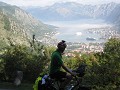 22 sept - onderweg - Meer met zicht op Kotor - vee
