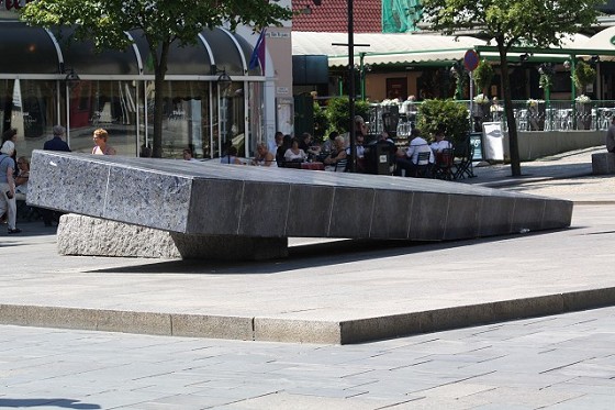 the bleu stone (the meeting point of the city center)