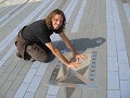 'Kijk! Ik sta op de foto met de handen van Jackie 