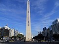Obelisk in de breedste (16 rijstroken) laan ter we