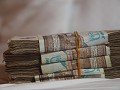 De Oezbeekse Som maakt miljonairs van ons allen