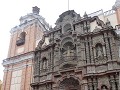 de kerk La Merced, overal zwaar overladen barokgev