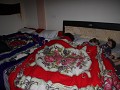 Met 5 in onze kamer...