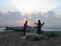 Een nieuwe zonsopgang, de lokale vissers halen de 