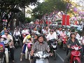 Duizenden bromfietsen in Saigon. 