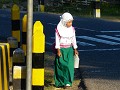 Moslim meisje op weg naar school.