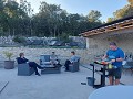 lekker relaxen terwijl Tom aan de BBQ staat