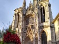 Rud aan de zij-ingang van de Cathedrale Notre Dame
