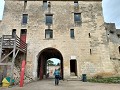één van de ingangspoorten van het kasteel