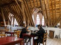 ook gezelschapspellen liggen hier en daarmee mag e