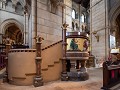 de preekstoel in St Fin Barre's Cathedral