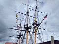 Nele bij de HMS Trincomalee