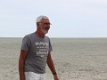 bij etosha outlook mag je op de zoutpan lopen, gee