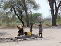 dagelijkse watervoorziening in het dorp