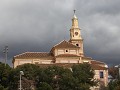 dreigende wolken boven de motrilse kerk