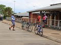 wielertoeristen crossing the swaziland border