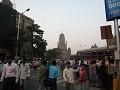 een choatisch stukje Bombay in avond