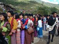 Bhutanesen stehen Schlange um in das jährliche Klo