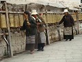Tibeterinen umrunden (Chora) den Potola und bewege