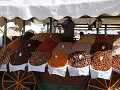 Datteln und Nüsse auf dem Platz Jemna el Fna.