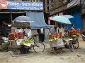 Bahktapur. Fliegende Früchteverkäufer.