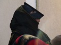Beduinenfrau mit der speziellen "burqa".