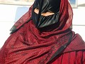 Beduinenfrau mit der speziellen "burqa".