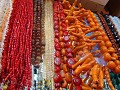 Halsketten aller Art im Souk von Mutrah.