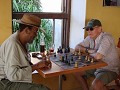 Schachspiel in einem Restaurant in Stone Town, San