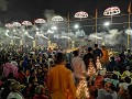 Elke avond is er een 'Aarti'-ceremonie bij de Dasa