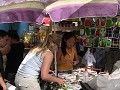 Bishkek, Osh bazaar met een Franse toersite van on