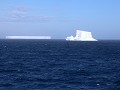 varen tussen enorme ijsbergen van South Shetland I