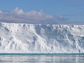 Antarctica, Hope Bay, varen tussen de ijsbergen va