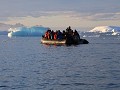 Antarctica, Zodiac avondtour tussen de ijsbergen i