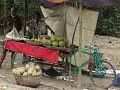 Lowacherra NP, fruitverkoper aan de ingang