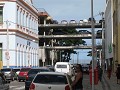 Recife : modern winkelcentrum met parking boven de
