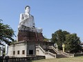 grote boeddha aan de Ek Phnom tempel  