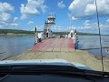 Heritage Trail - de Liard River ferry oprijden, op